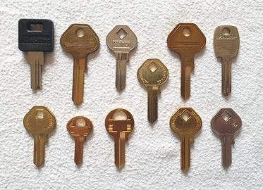 Lotto 340 chiavi Master Lock assortite lucchetti