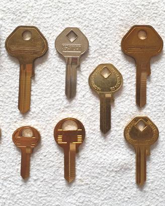 Lotto 340 chiavi Master Lock assortite lucchetti