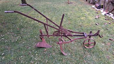 ANTICO ARATRO TRAZIONE UMANA E ANIMALE