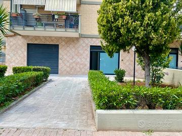 Locale commerciale, mola di bari (ba)