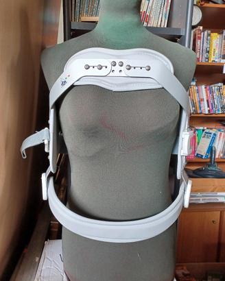 busto rigido a tre punti per ipertensione