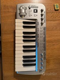 Tastiera midi Behringer UMX25 U-Control