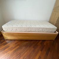 Letto con branda estraibile