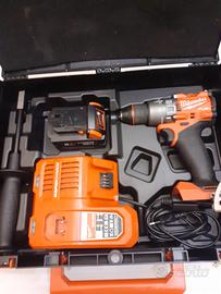 trapano avvitatore a percussione Milwaukee 