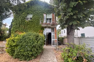 CASA INDIPENDENTE A RUSSI