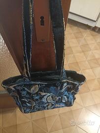 Borsa in velluto nera ricamata