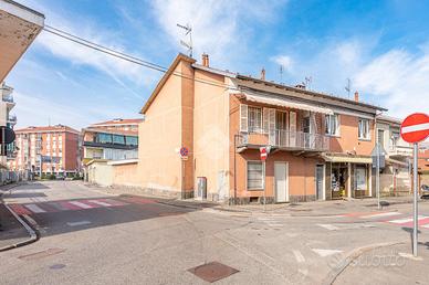 4 LOCALI A VENARIA REALE