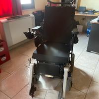 Carrozzina elettrica verticalizante invacare