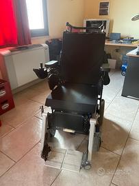 Carrozzina elettrica verticalizante invacare