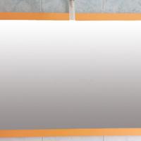 Specchio bagno, portarotolo, salviette e sapone