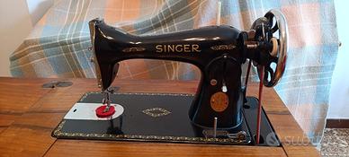 macchina da cucire Singer con mobile