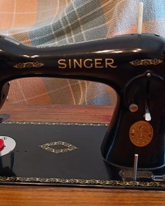 macchina da cucire Singer con mobile