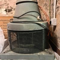 Vortice tira fumo per camino