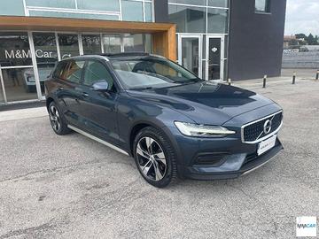 V60 Cross Country 2.0 b4 Business Pro awd auto