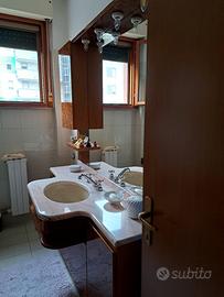 Mobile bagno in legno e marmo