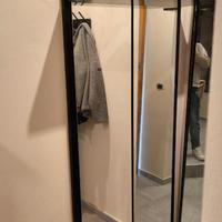 Parete a specchio ingresso con mensola