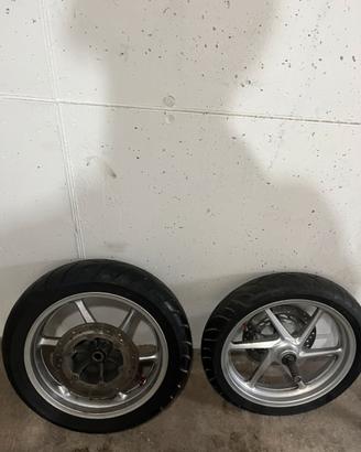 Cerchio e gomme honda sh 300