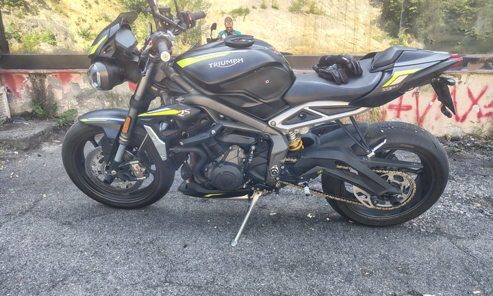 Triumph street triple rs 765