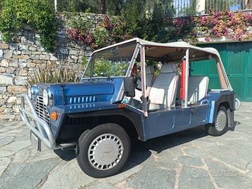 Mini Moke con doppia capote