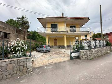 Villa di 160 m² con più di 5 locali a San Gennaro 
