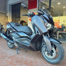 YAMAHA X-MAX 300