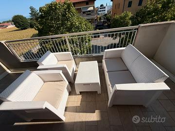 Set da esterno bianco