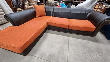 Grande divano con penisola