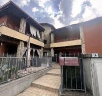 Immobile in asta di 99 m² con 2 locali e box auto 