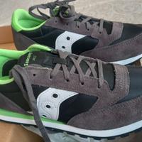 Saucony pantaloni collana maglietta