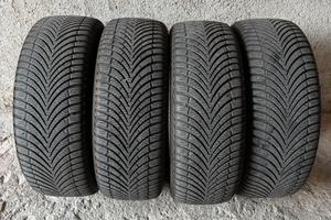 4 Gomme 4 stagioni 215/50 R18 Kumho