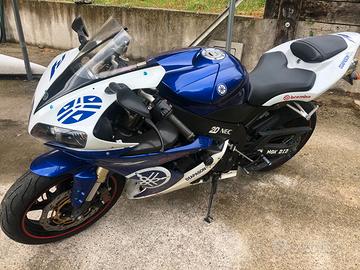 YAMAHA YZF R1 anno 2004