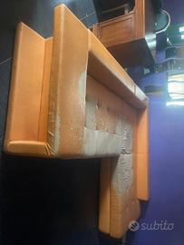 divano sedie e specchi