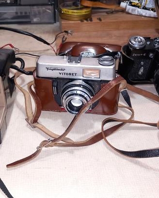 Macchine vintage Voigtländer, Polaroid e Zenit-E