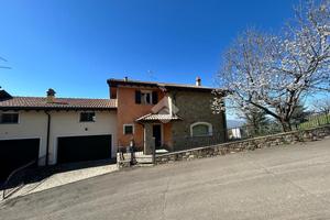 VILLA A SCHIERA D'ANGOLO A SERRAMAZZONI