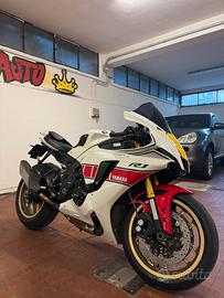 Yamaha r1 60 anniversary