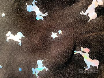 Vestito felpato nero con unicorni