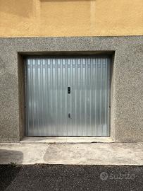 Ampio box auto singolo