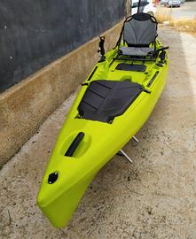 KAYAK DA PESCA CON PEDALI A PINNA