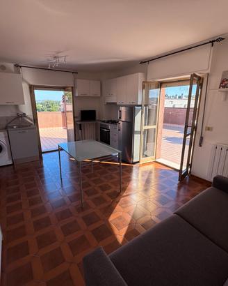 Monolocale con ampio terrazzo