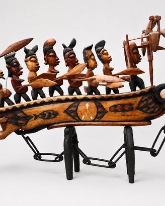 Grande scultura tribale in legno intagliata a mano