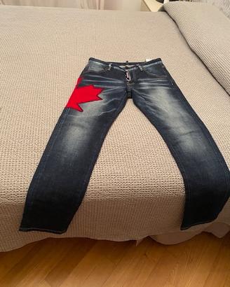 jeans Dsquered 2 con inserti e scritta rossa