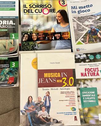Libri Scuola Media (Tangram, GEO2030, Storia etc.)