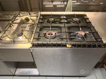 Fornelli e Forno Cucina Professionale