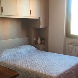 Stanza con letto matrimoniale