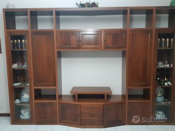 Parete attrezzata + tavolo e 4 sedie 