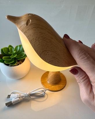 Lampada LED ricaricabile touch da comodino