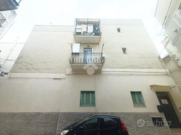 4 LOCALI A MOLA DI BARI