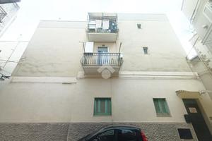 4 LOCALI A MOLA DI BARI