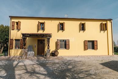 Villa Unifamiliare a Ferrara 5 locali