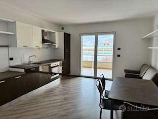 Trento sud, due stanze con garage.